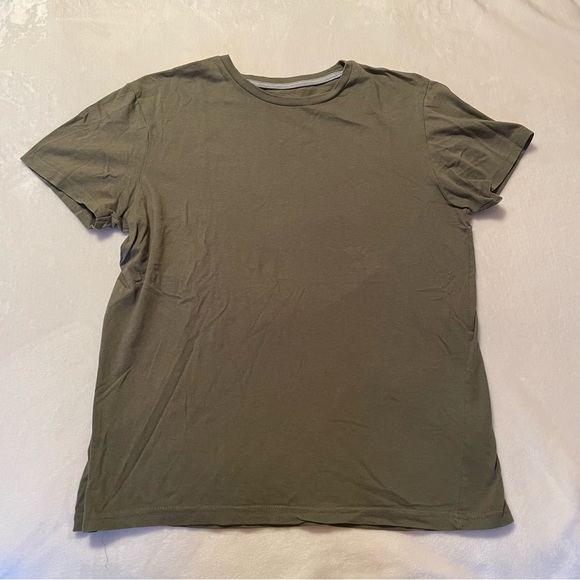 ✨2/$10✨Inextenso Green T-Shirt - Picture 1 of 2